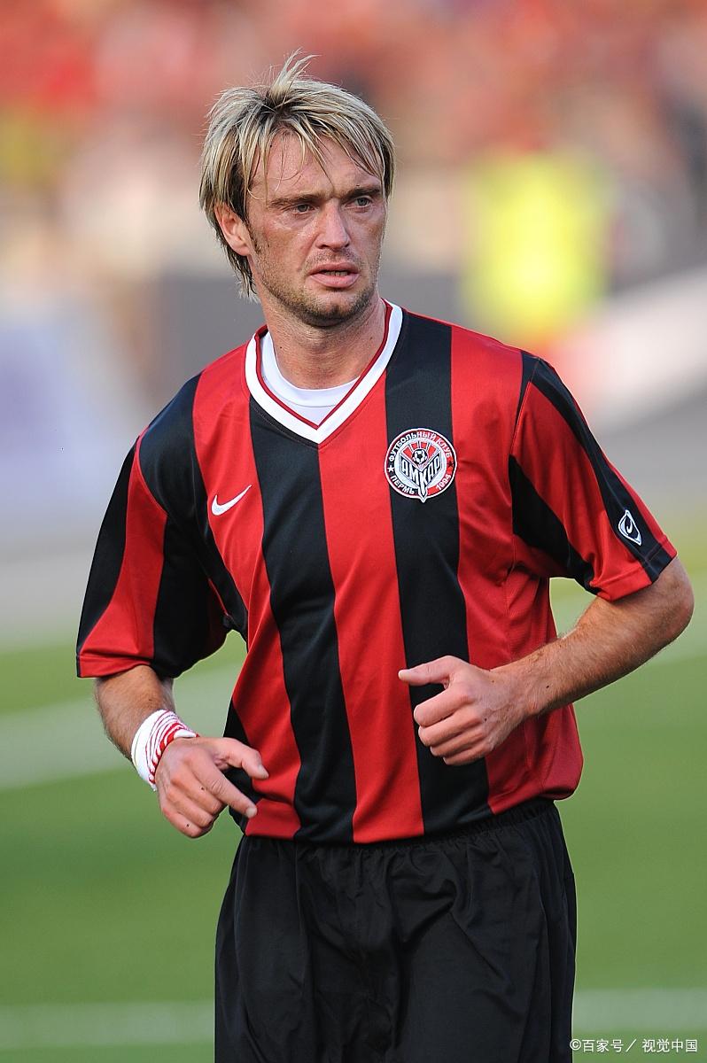 包含赛后本菲卡备战荷甲，单刀错失细节曝光，引发热议，轮换策略成焦点的词条